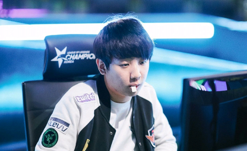 体坛名场面｜习武三十年的少林武僧，挑战业余泰拳选手，竟然一回合都没撑过？.