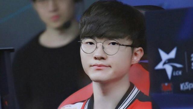 用两脚看似 用两脚看似